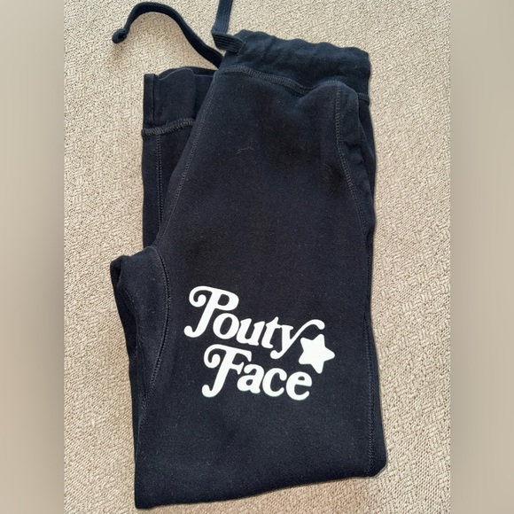 Addison Rae Size Adult S Pouty Face sweatpants in Excellent Used Conditions! - Picture 2 of 4